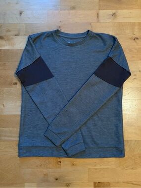 Under Armour Long-Sleeve Crewneck Shirt, Gray with Black Mesh, XS (*Oversized)